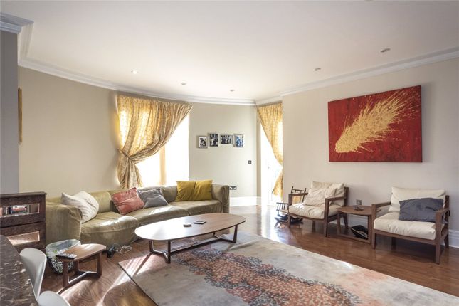 Flat to rent in Melliss Avenue, Richmond