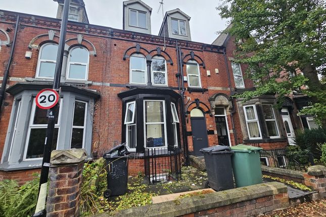 A Charming Brick-Fronted House With Classic Archit...