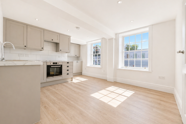 Flat 3, 90-92, Newland Street, Witham photo 2