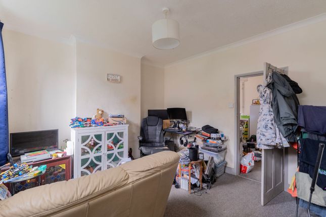 128 Alexandra Road, Norwich photo 2