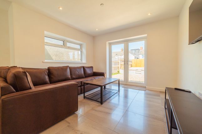 66, Flora Street, Cardiff photo 4