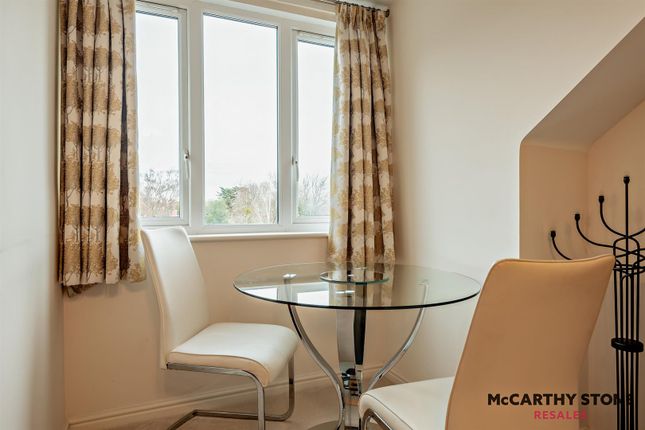 34 Farringford Court, Avenue Road, Lymington photo 3