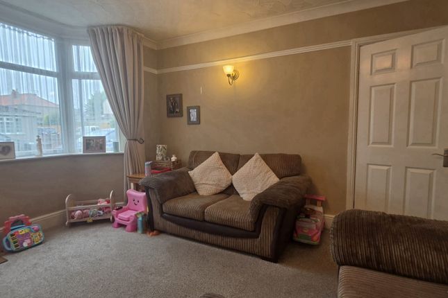 32, Loudon Avenue, Coventry photo 4