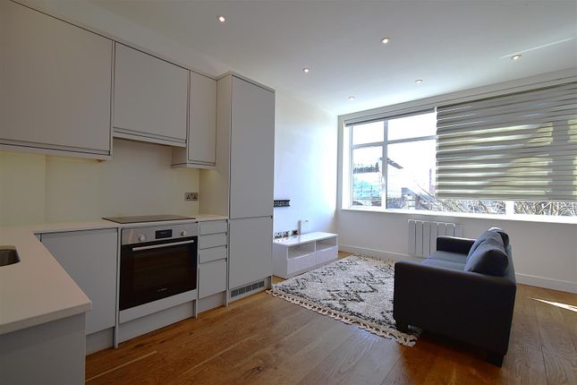 Flat 39, Abbey House, Stoke Road, Slough photo 2