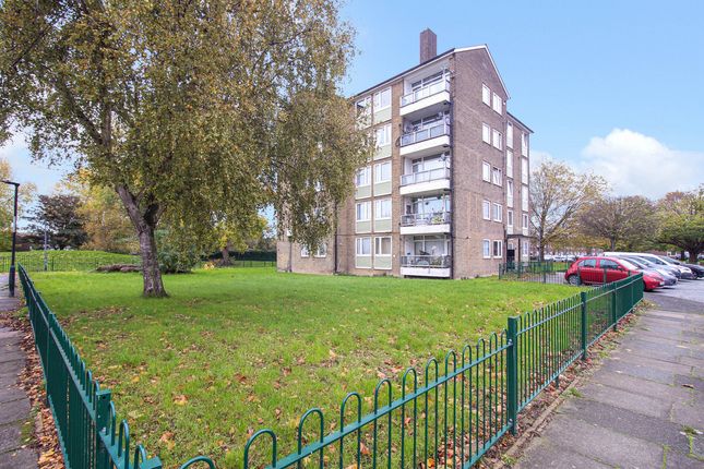 Thumbnail Flat to rent in Stanbrook Road, Abbey Wood