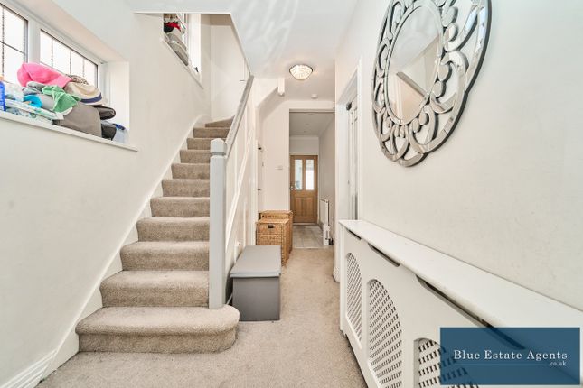 21, Craneswater Park, Southall photo 4
