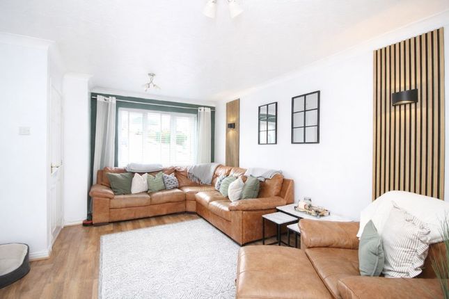 21, Willow Close, Pontypridd photo 2