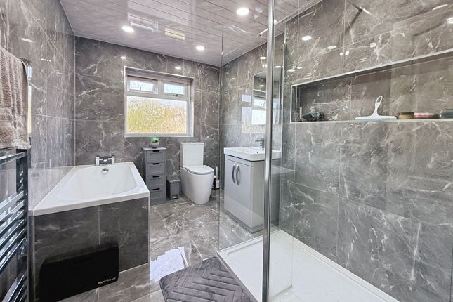 20 Badminton Road, Leicester photo 4