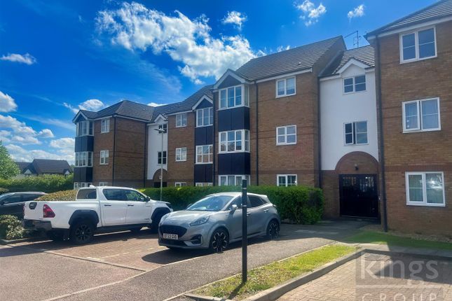 Thumbnail Flat for sale in Foxes Close, Hertford