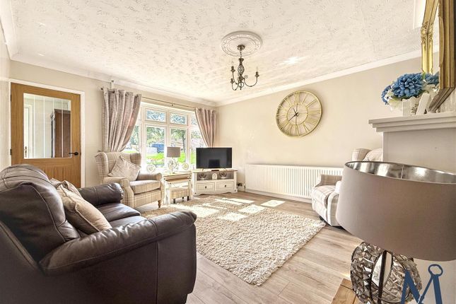 31, Kenmore Crescent, Coalville photo 2
