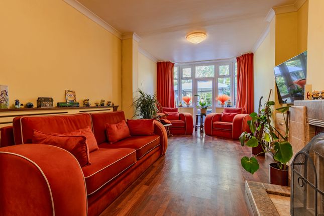 19 Shakespeare Drive, Leicester photo 4