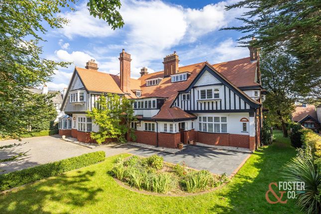 Dyke Road Avenue, 32-001.Jpg