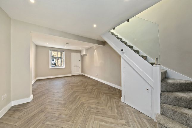27, Worple Street, Mortlake photo 3