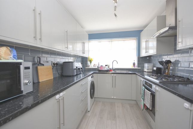 20, Irvine Drive, Margate photo 5