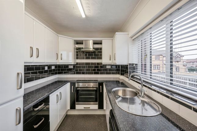 2, Amorys Holt Way, Rotherham photo 2