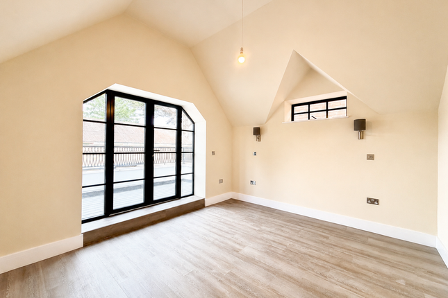 2, Carlyle Road, Ealing photo 5