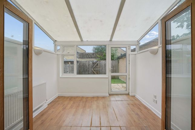 24 Thorney Leys, Witney photo 4