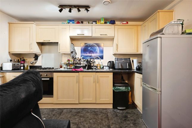 51, Eagle Close, Bedfordshire photo 4