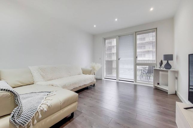 Flat to rent in Boyd Building, Gallions Reach, London
