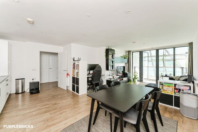 22 New Festival Avenue, London photo 2
