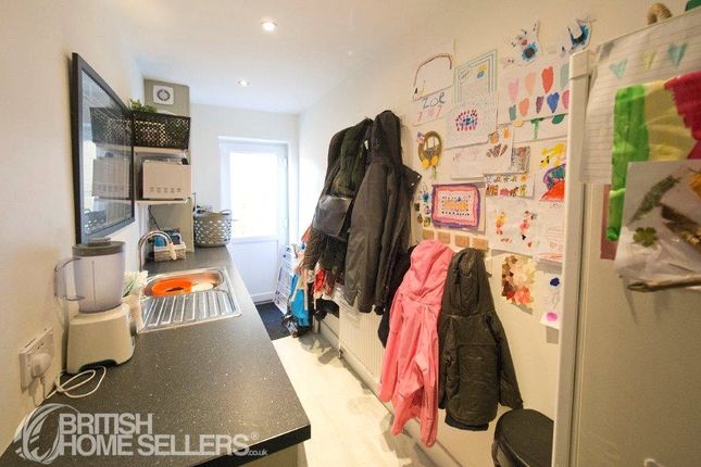 14, Cross Lane, Keighley photo 3