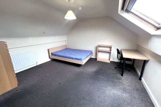 First Floor Flat, 104 Oxford Street, Swansea photo 2