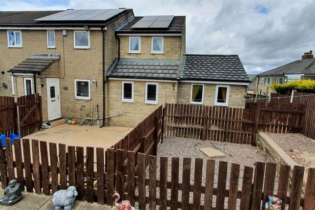 4 bed end terrace house for sale in Redwood Close, Keighley BD21