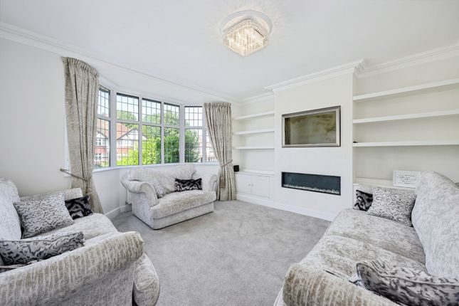 8, Byron Avenue, Coulsdon photo 2