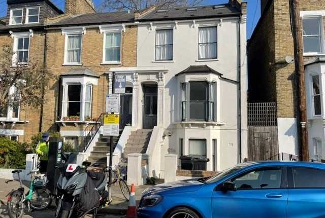 Thumbnail Flat to rent in Colvestone Crescent, London