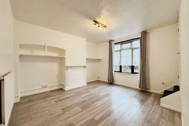 25 Fortescue Road, Edgware photo 2