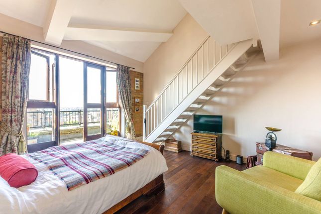 3 bed flat for sale in The Highway, Wapping, London E1W