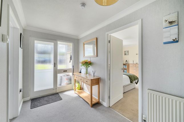 19, Manor Fields, Bridport photo 4