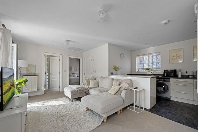 40, Darwin Crescent, Torquay photo 2