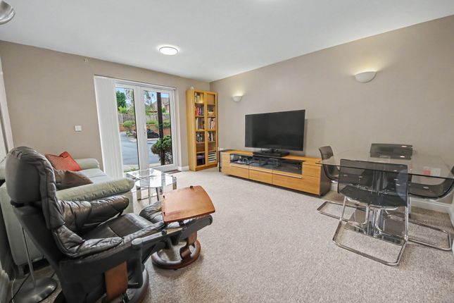 2 Langtry Court Providence Hill, Southampton photo 2