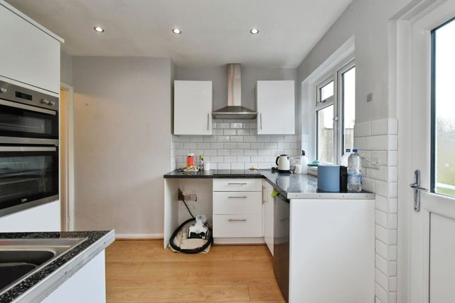 23, Maesybont, Ammanford photo 3