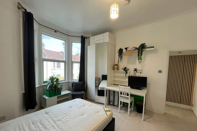 2 blakemore road, london photo 4