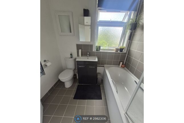 Churchill Avenue, Aylesbury photo 4