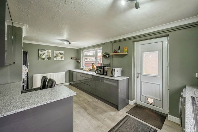 4, Teanby Drive, SCUNTHORPE photo 3