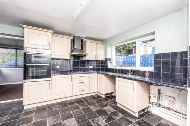 27, Hill Estate, Upton photo 3