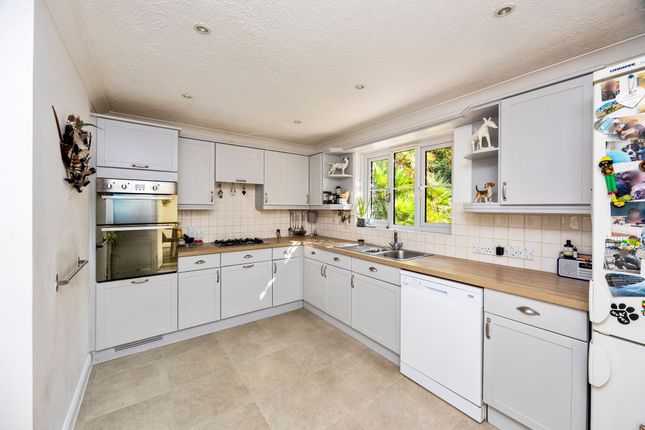 30 Cricketers Close, Pulborough photo 4