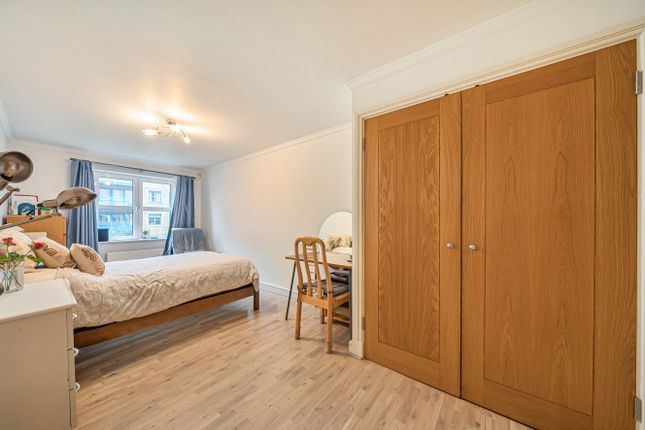 Apartment 15, Somerville Point, 305, Rotherhithe Street, London photo 3