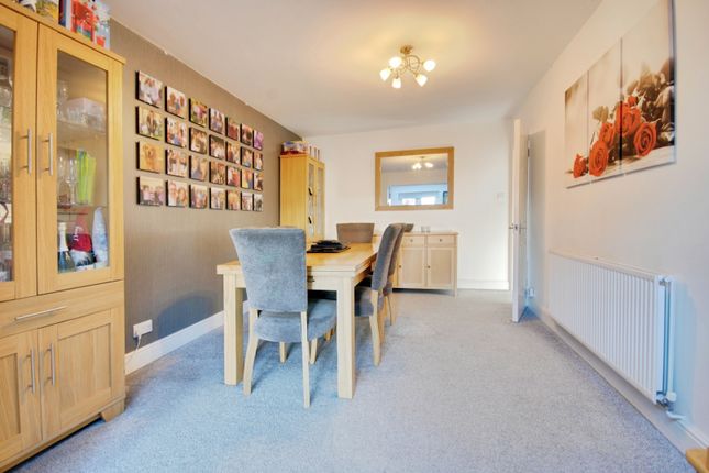 Oakleigh Drive, Rickmansworth photo 4