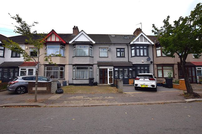 Thumbnail Property to rent in Belfairs Drive, Romford