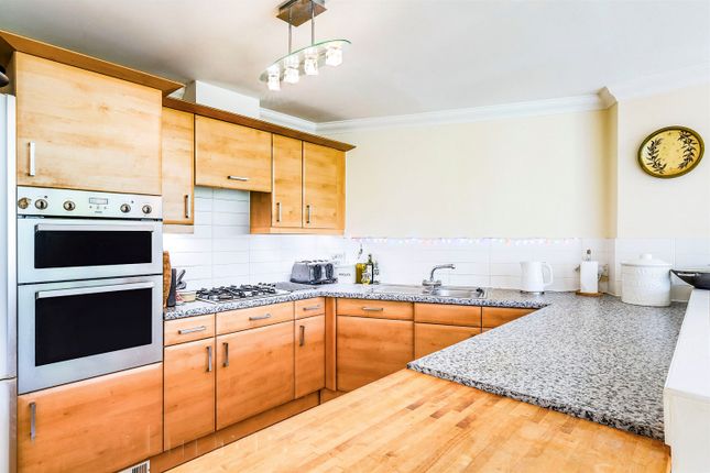 Town house for sale in Beckett Road, Coulsdon