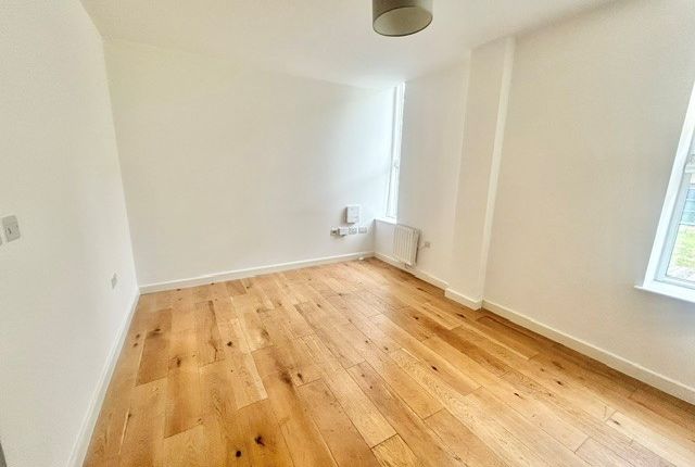 Flat 28, Basildon photo 3