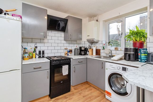 46, Kirkstall Avenue, Stafford photo 2