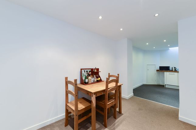 92b Friendly Street, London photo 3