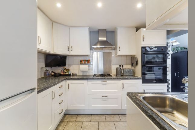 17 Horsley Close, Epsom photo 4