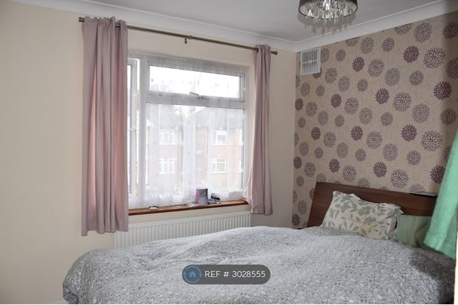 Amesbury Road, Feltham photo 3