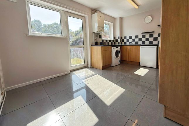 12 Chepstow Close, Swindon photo 4